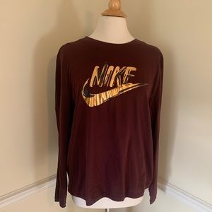 Women’s like new Nike long sleeved T-shirt